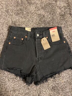 NWT! Black levi’s 501 size 25